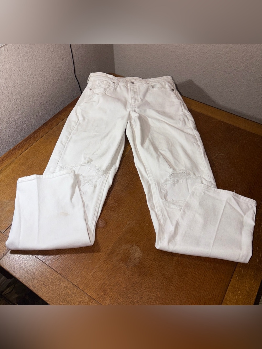 American Eagle Distressed White Mom Straight Jeans, Size 8 Extra Long *READ*